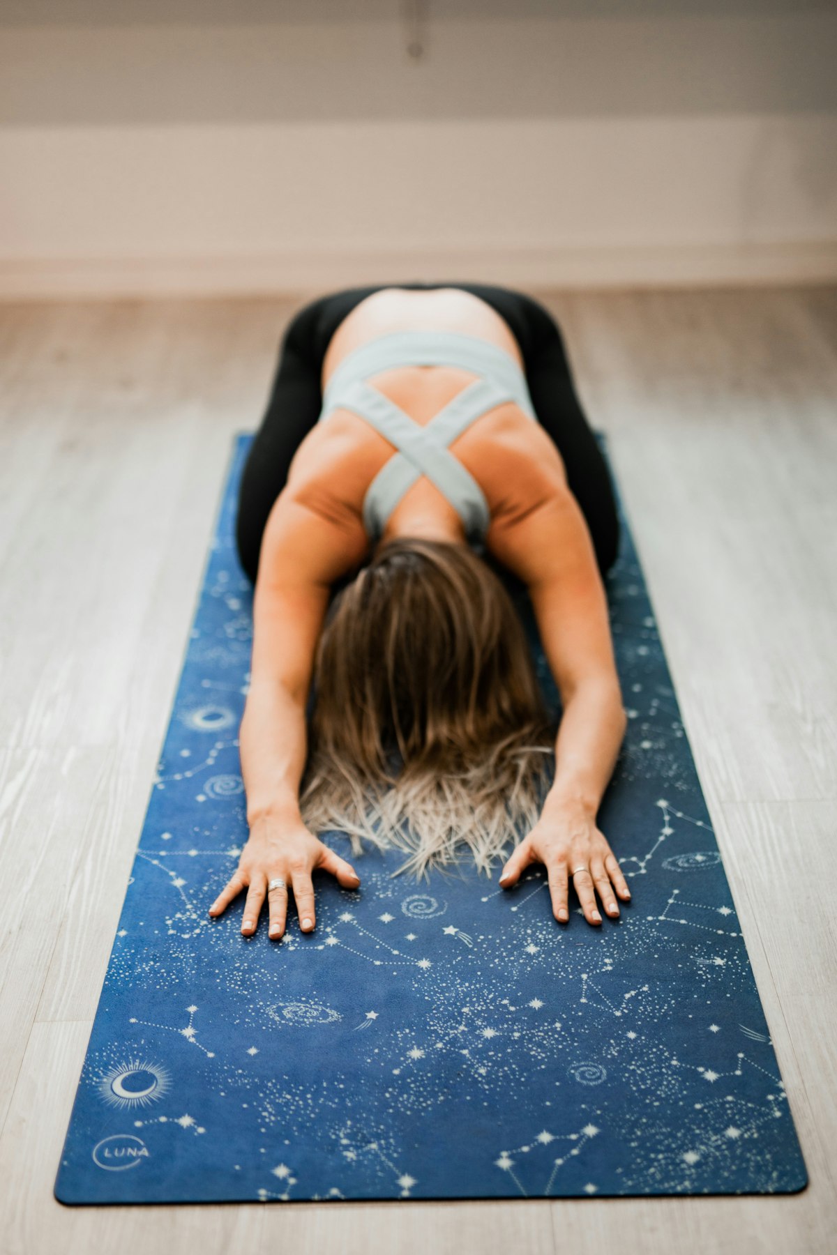 10 Evening Stretches to Replace Late Scrolling