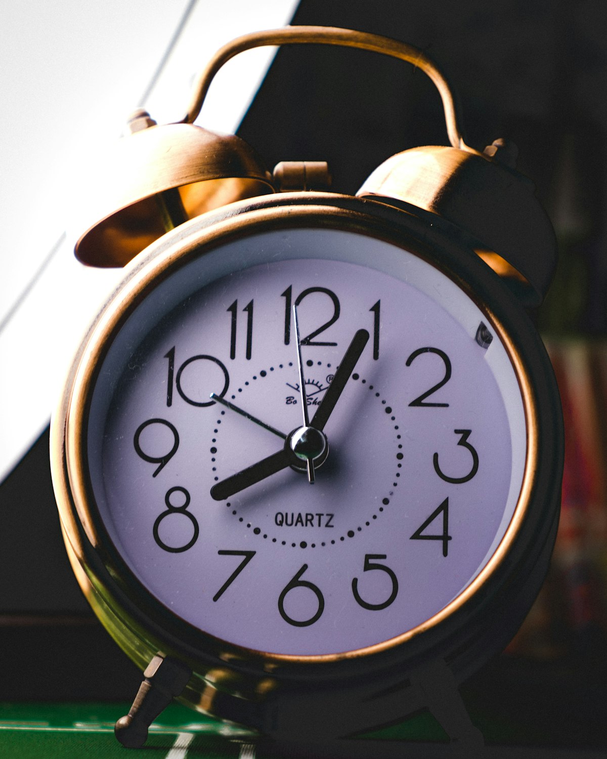 Alarm Clocks Without Blue Light: What to Look For