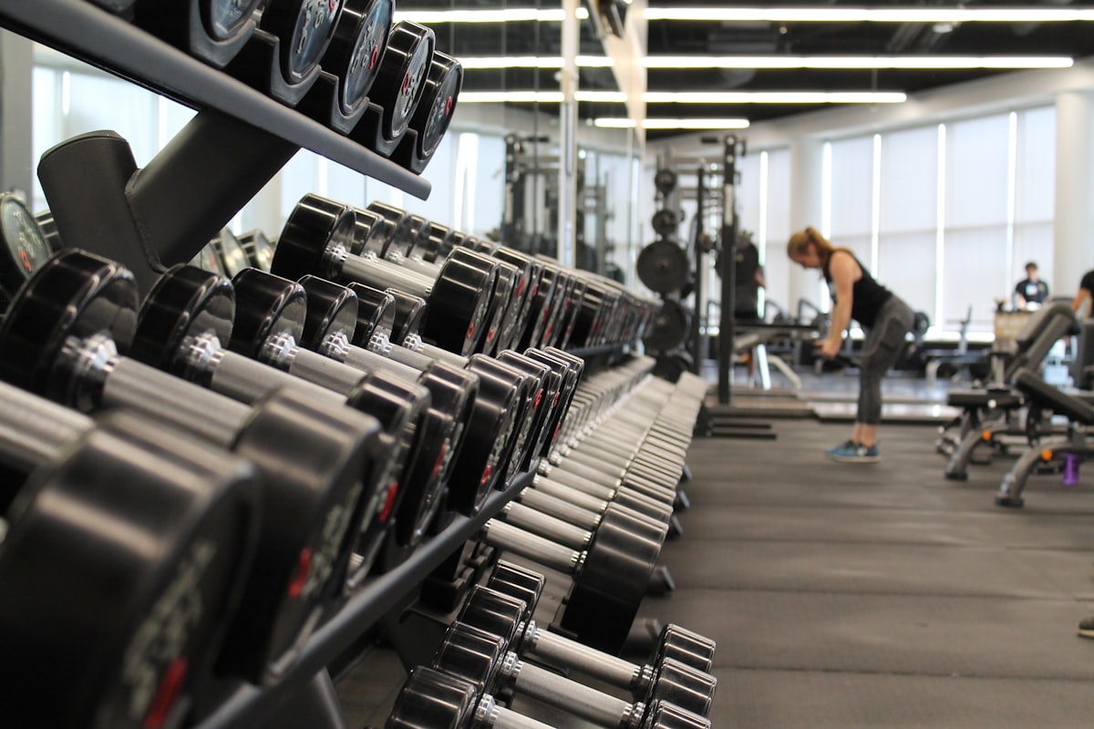 Sleep-themed photo: gym dumbbells — a Sleep, Finally guide to morning workouts vs evening workouts for sleep